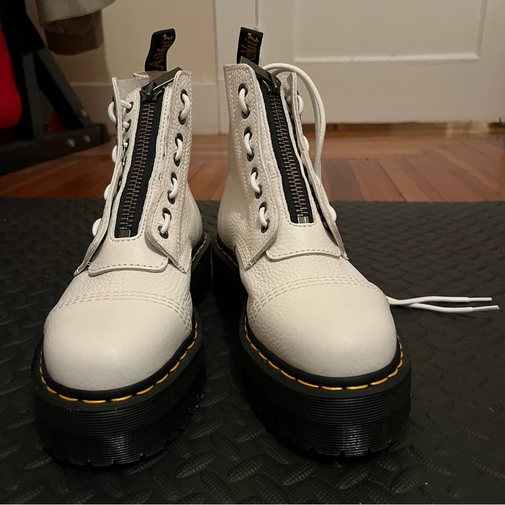 NWOB Dr. Martens Sinclair White Milled Nappa leather platform boots